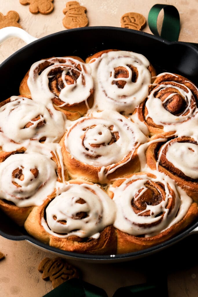 gingerbread cinnamon rolls with cream cheese icing