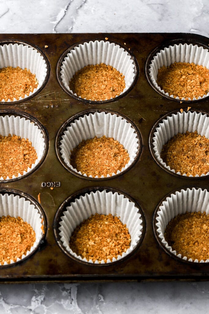 graham cracker crust in cupcake liners