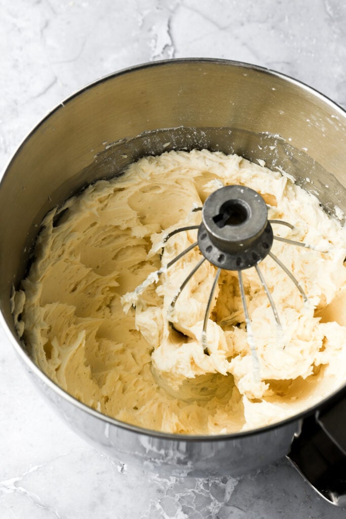 mascarpone and sugar mixed